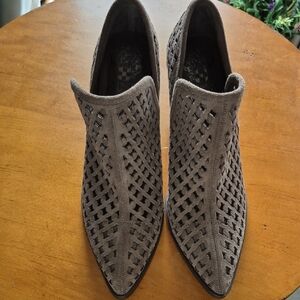 Vince Camuto Suede Cut-out 3 3/4" heel taupe booties in EUC